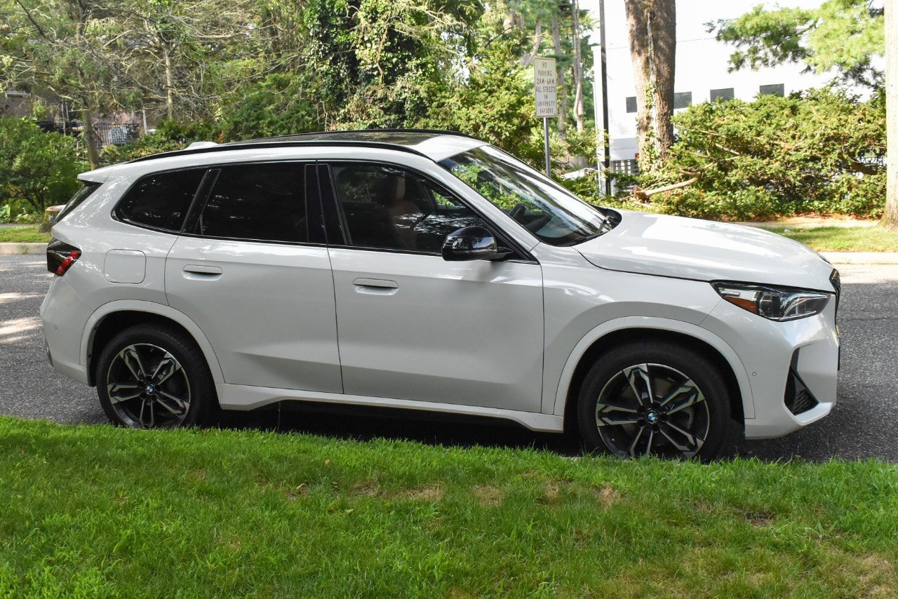 Used 2023 BMW X1 xDrive28i w/ Premium Package AWD/4WD image 9