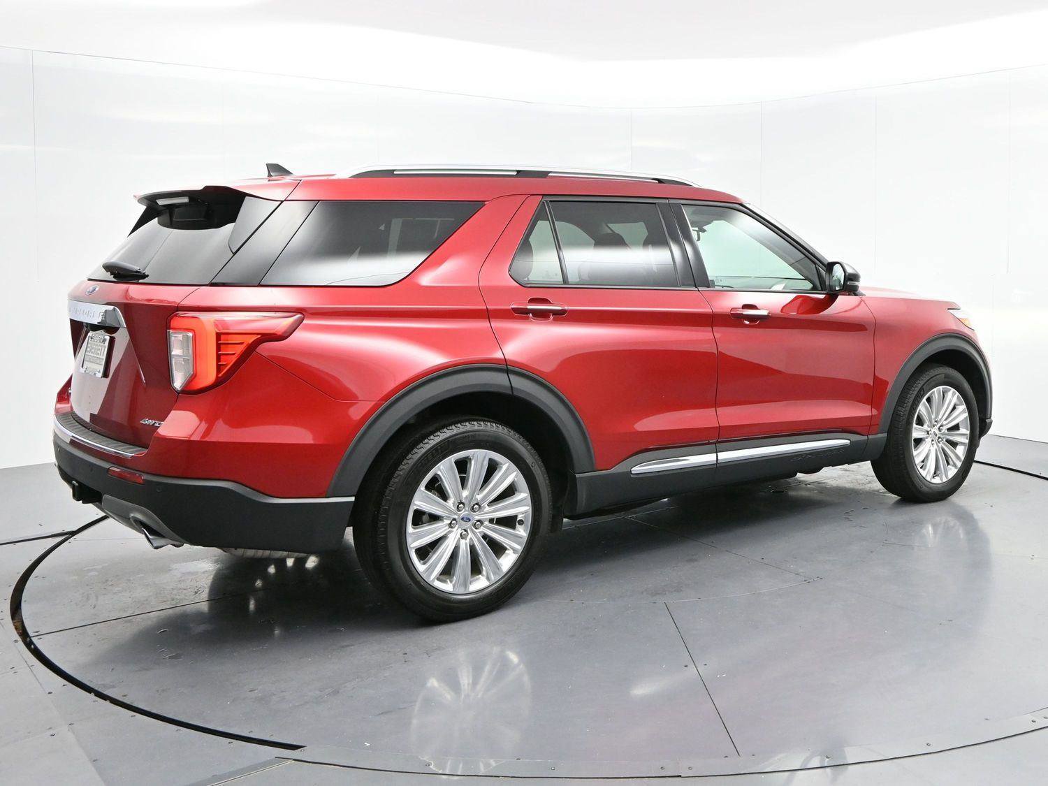 Used 2021 Ford Explorer Limited w/ Equipment Group 301A AWD/4WD image 5