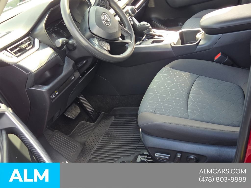 Used 2025 Toyota RAV4 XLE w/ Convenience Package FWD image 13