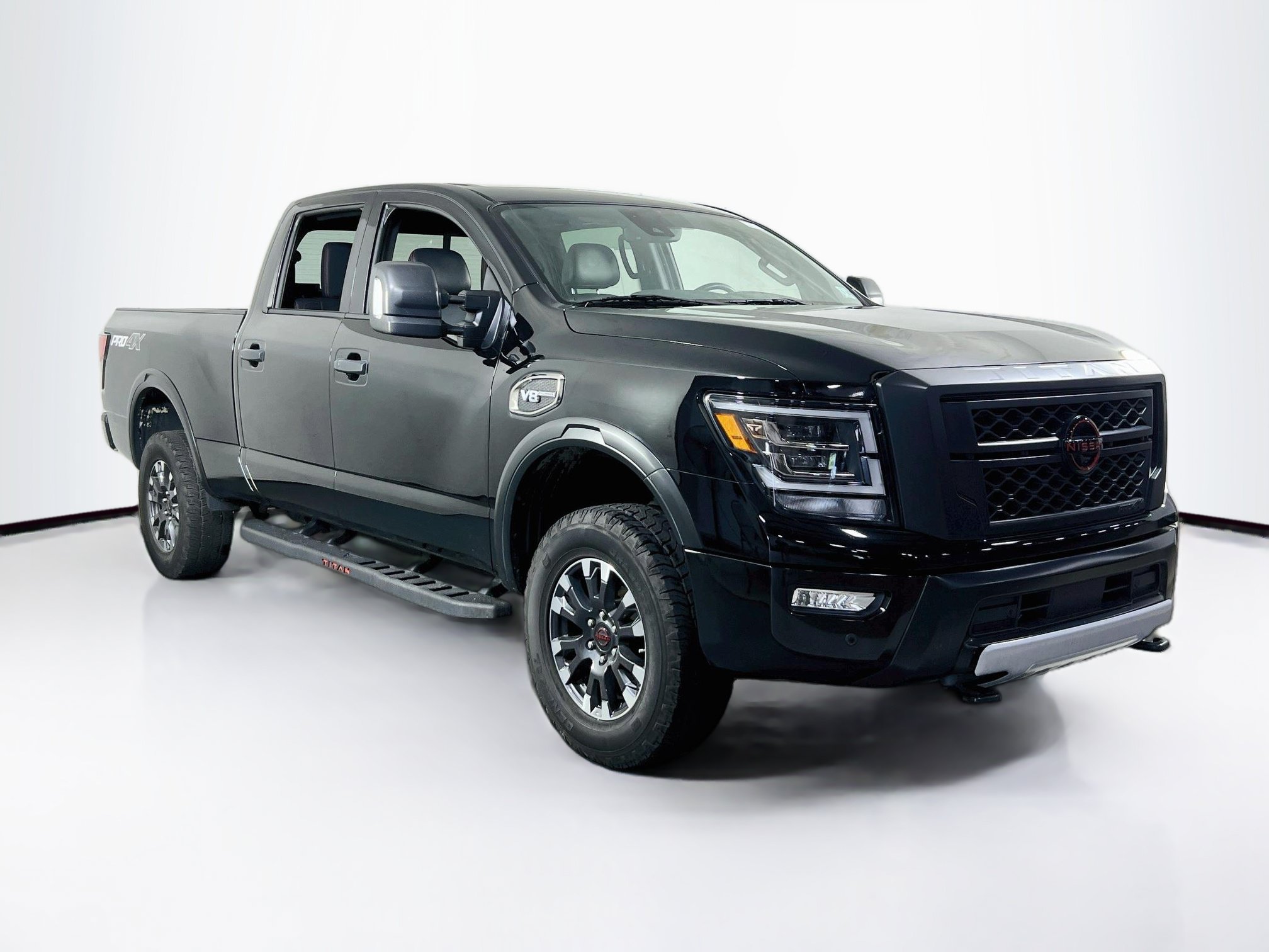 Used 2023 Nissan Titan PRO-4X w/ Pro-4x Convenience Package AWD/4WD image 3