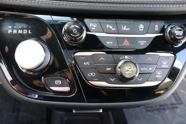 Used 2019 Chrysler Pacifica Limited FWD image 42