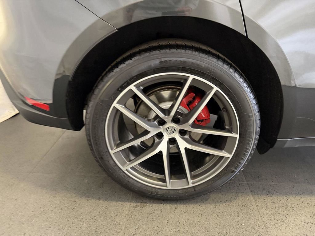 Certified 2022 Porsche Macan S image 12