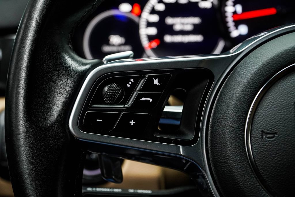 Used 2023 Porsche Cayenne Platinum Edition image 30