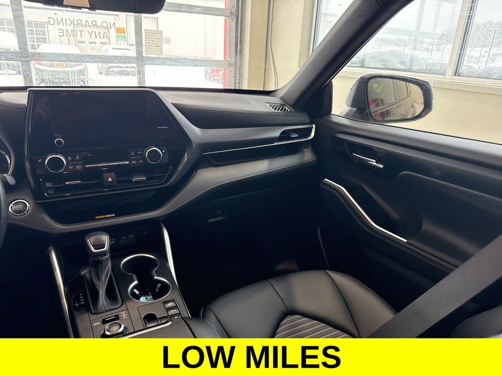 Used 2023 Toyota Highlander XSE image 12