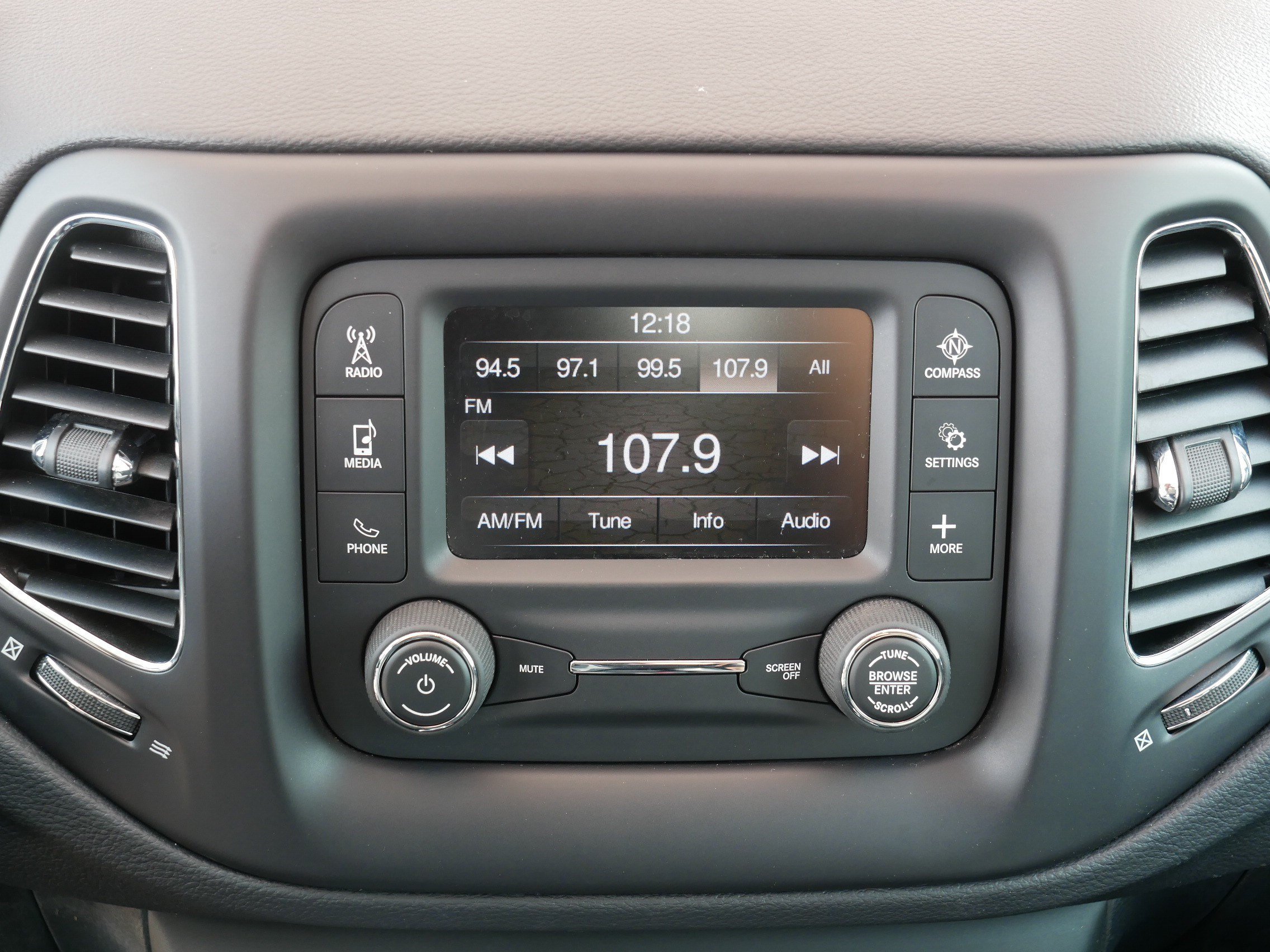 Used 2018 Jeep Compass Sport w/ Cold Weather Group AWD/4WD image 22