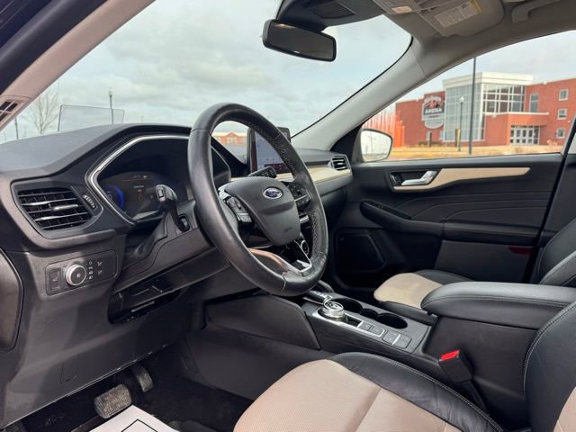 Used 2022 Ford Escape Titanium w/ Titanium Elite Package image 8