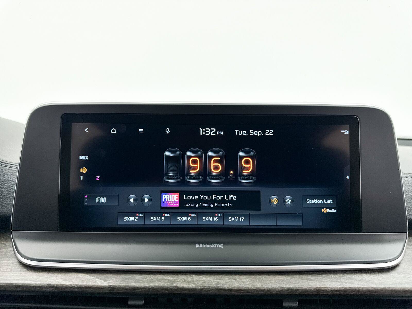 Used 2022 Kia Telluride EX w/ EX Premium Package FWD image 6