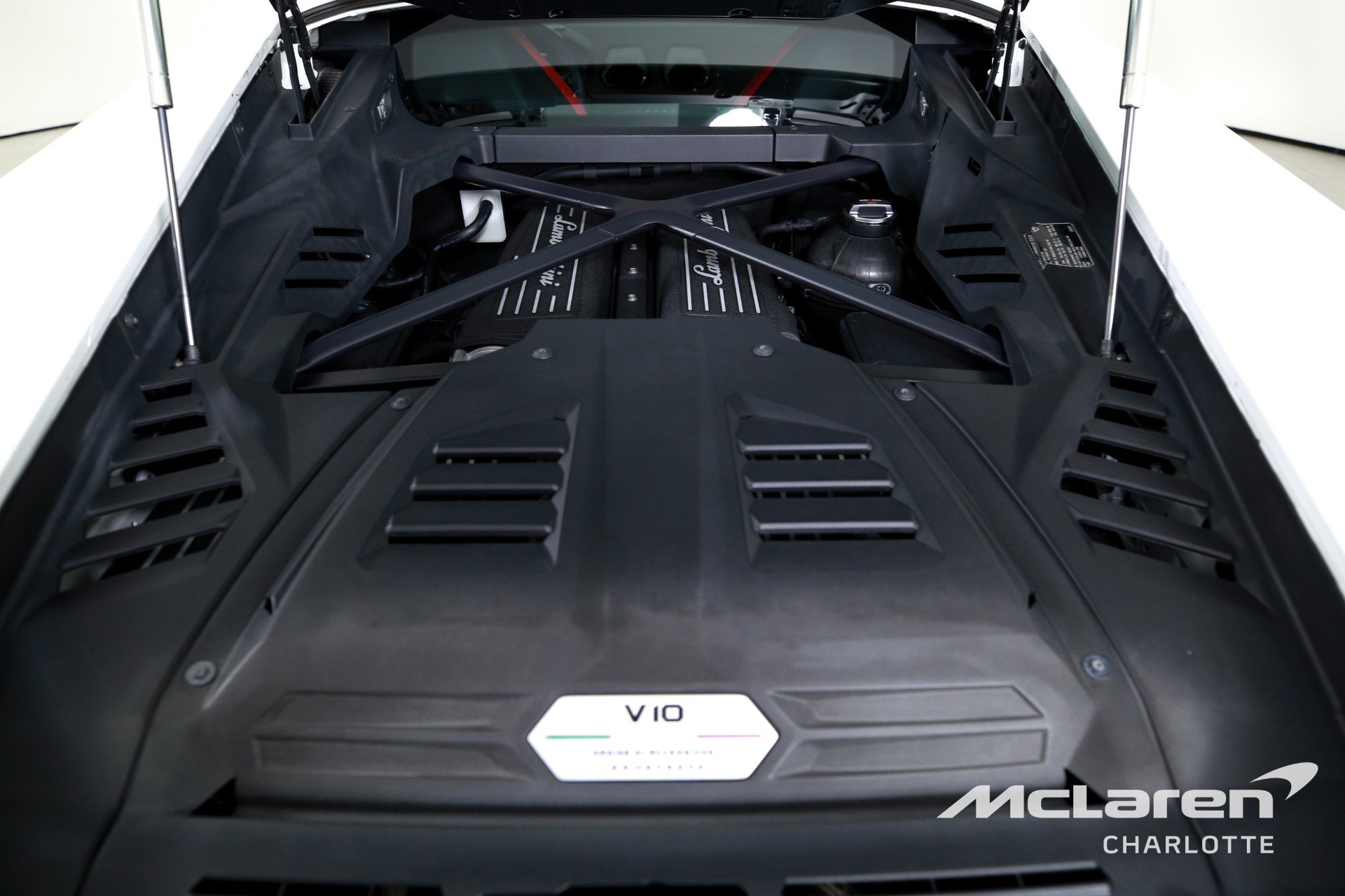 Used 2020 Lamborghini Huracan EVO image 23