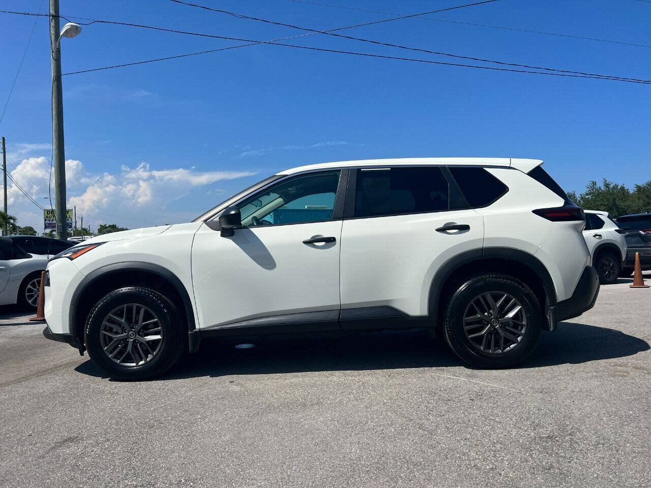 Used 2021 Nissan Rogue S FWD image 4