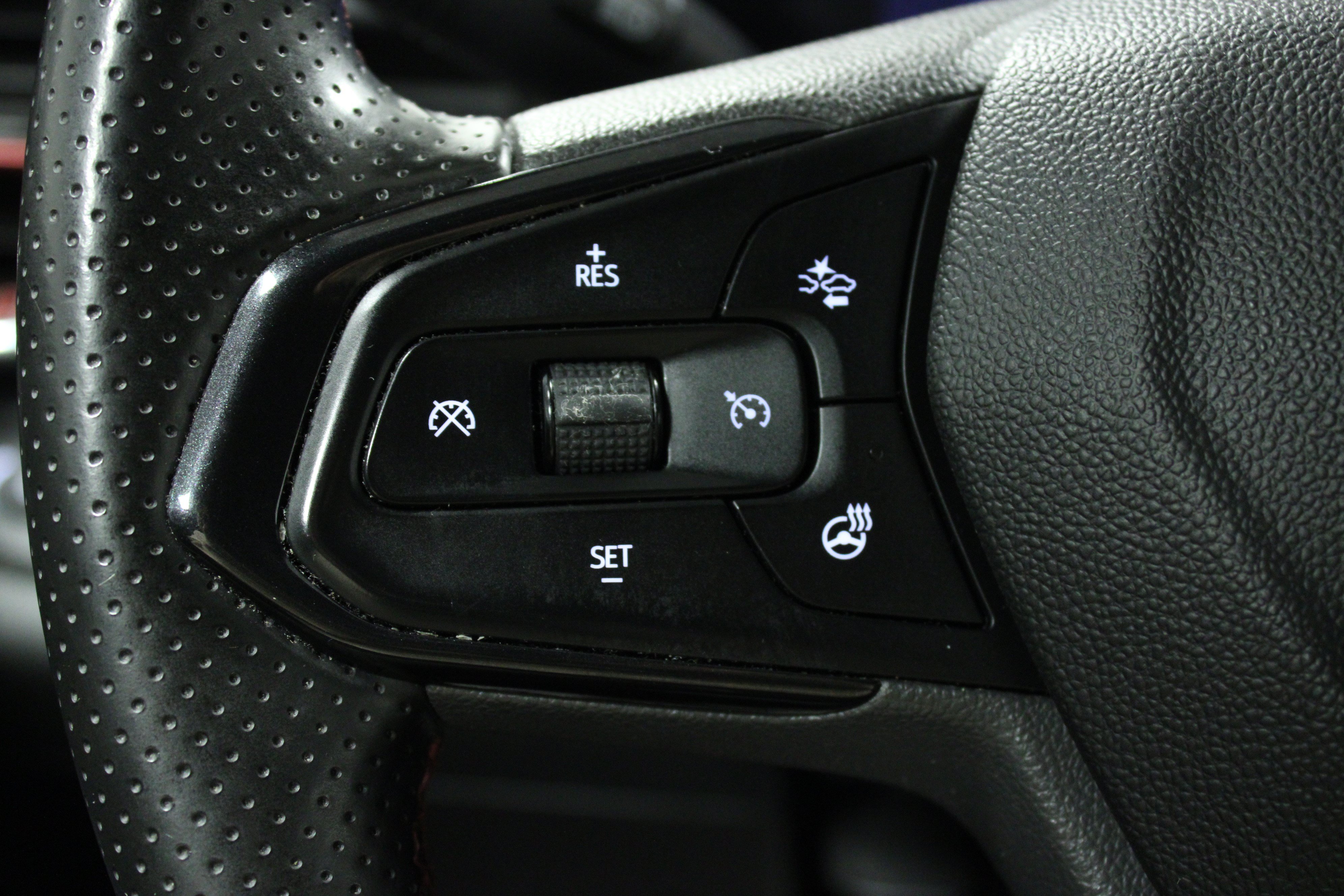 Used 2025 Chevrolet Trax RS w/ Driver Confidence Package FWD image 20
