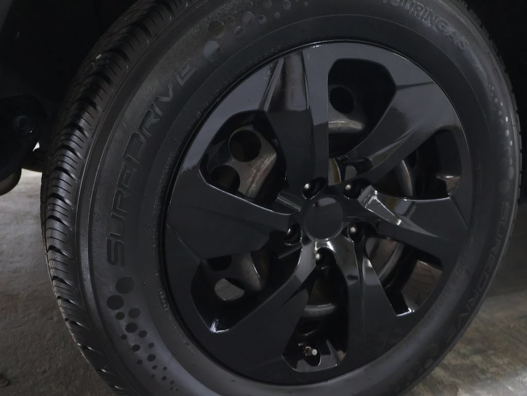 Used 2019 Toyota RAV4 LE FWD image 32