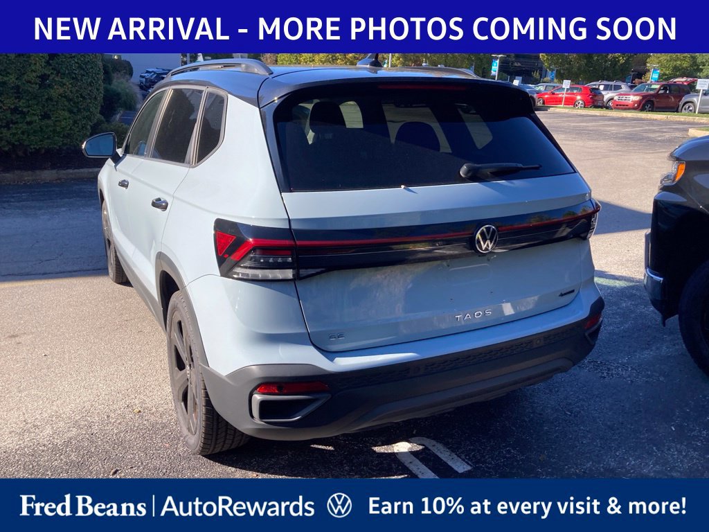 Used 2025 Volkswagen Taos SE AWD/4WD image 4