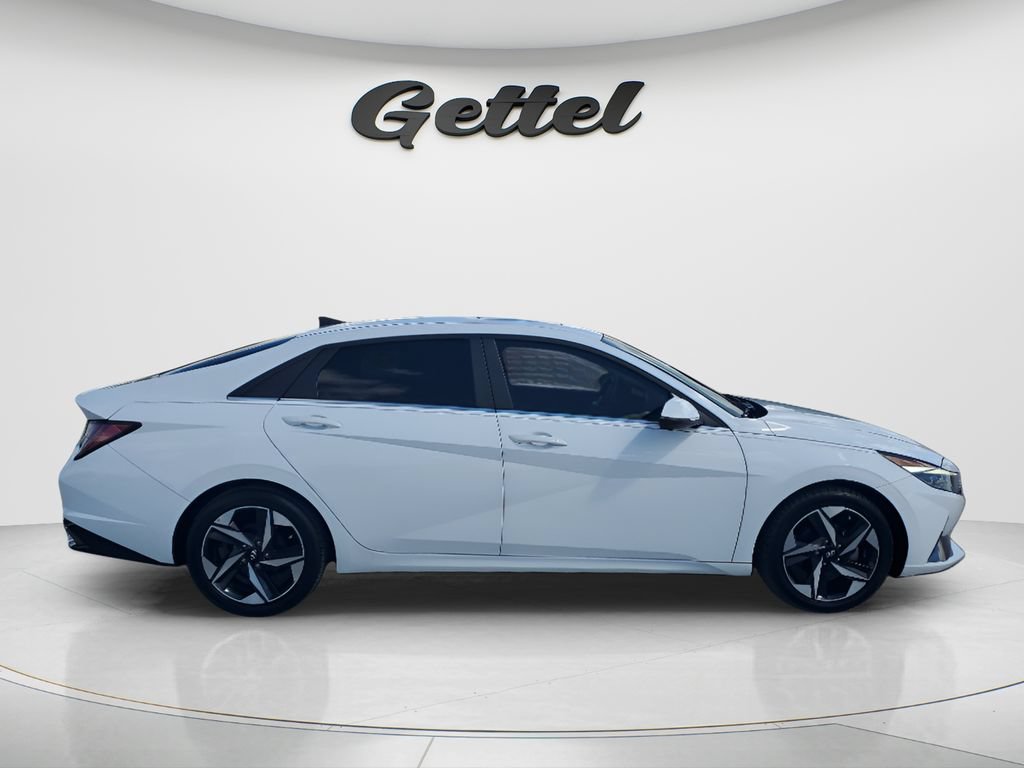 Used 2021 Hyundai Elantra Limited FWD image 4