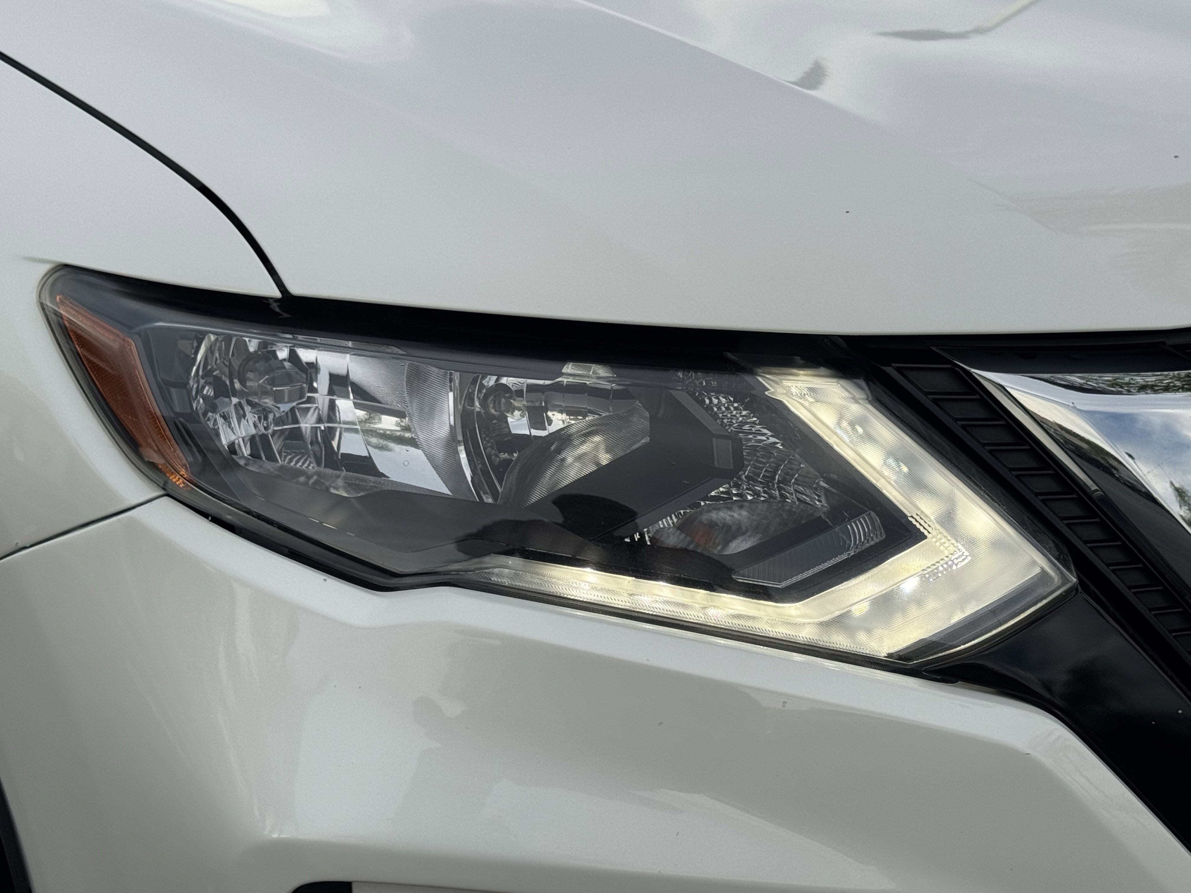 Used 2020 Nissan Rogue SV image 6