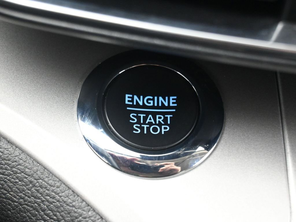 Used 2024 Ford Explorer XLT w/ Equipment Group 202A image 25