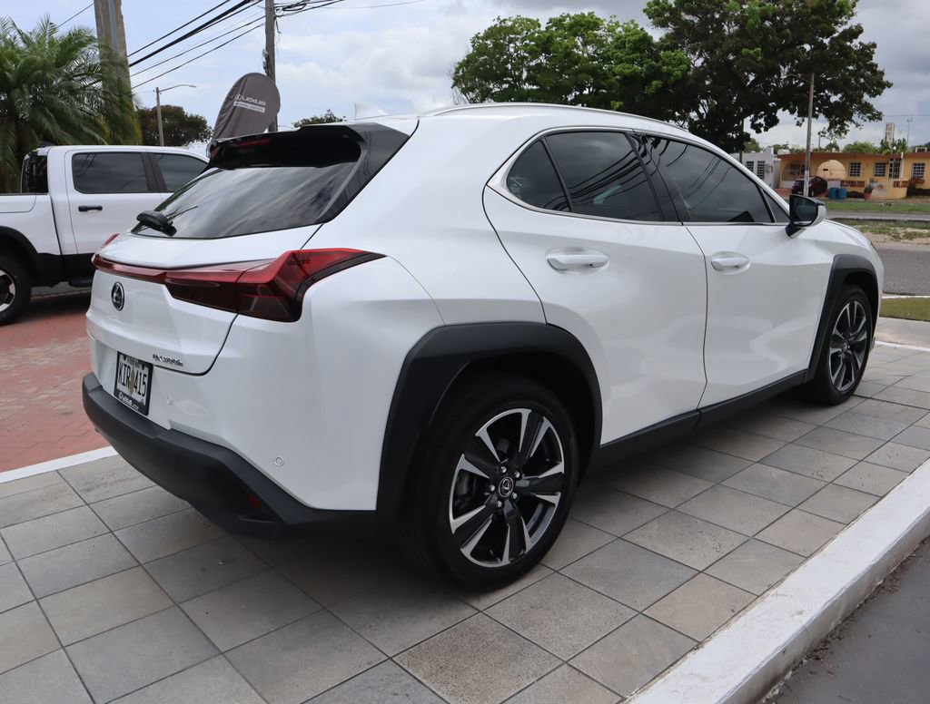 Used 2025 Lexus UX 300h FWD image 5