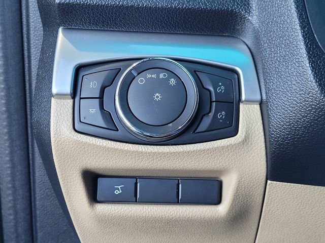 Used 2017 Ford Explorer XLT w/ Equipment Group 202A FWD image 13