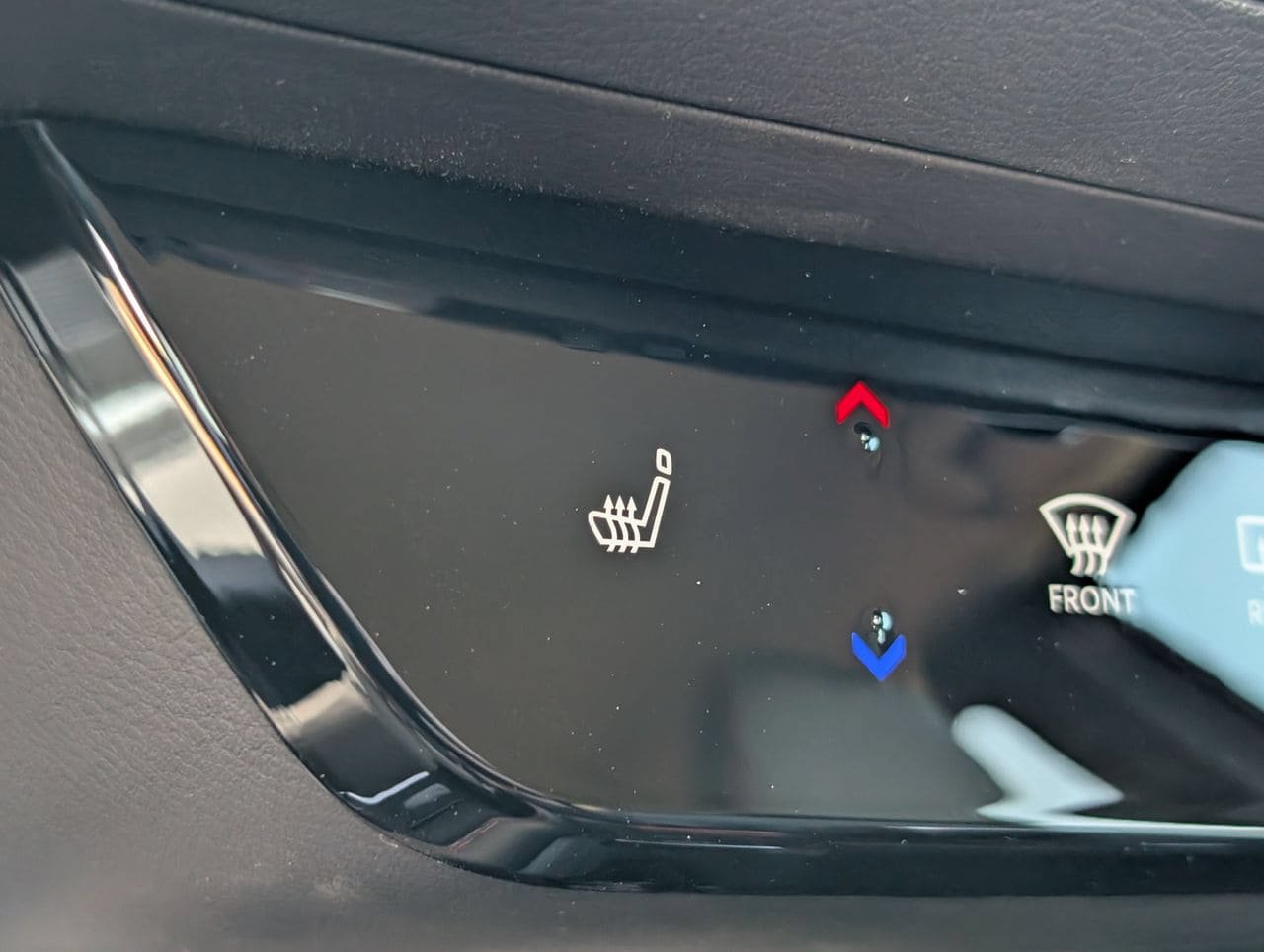 New 2027 Nissan Kicks SR FWD image 14