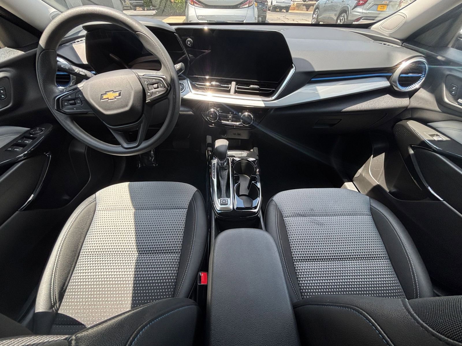 Used 2025 Chevrolet Trax LT FWD image 33