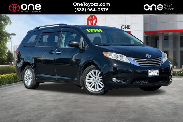 Used 2016 Toyota Sienna XLE w/ XLE Navigation Package FWD 360° Tour
