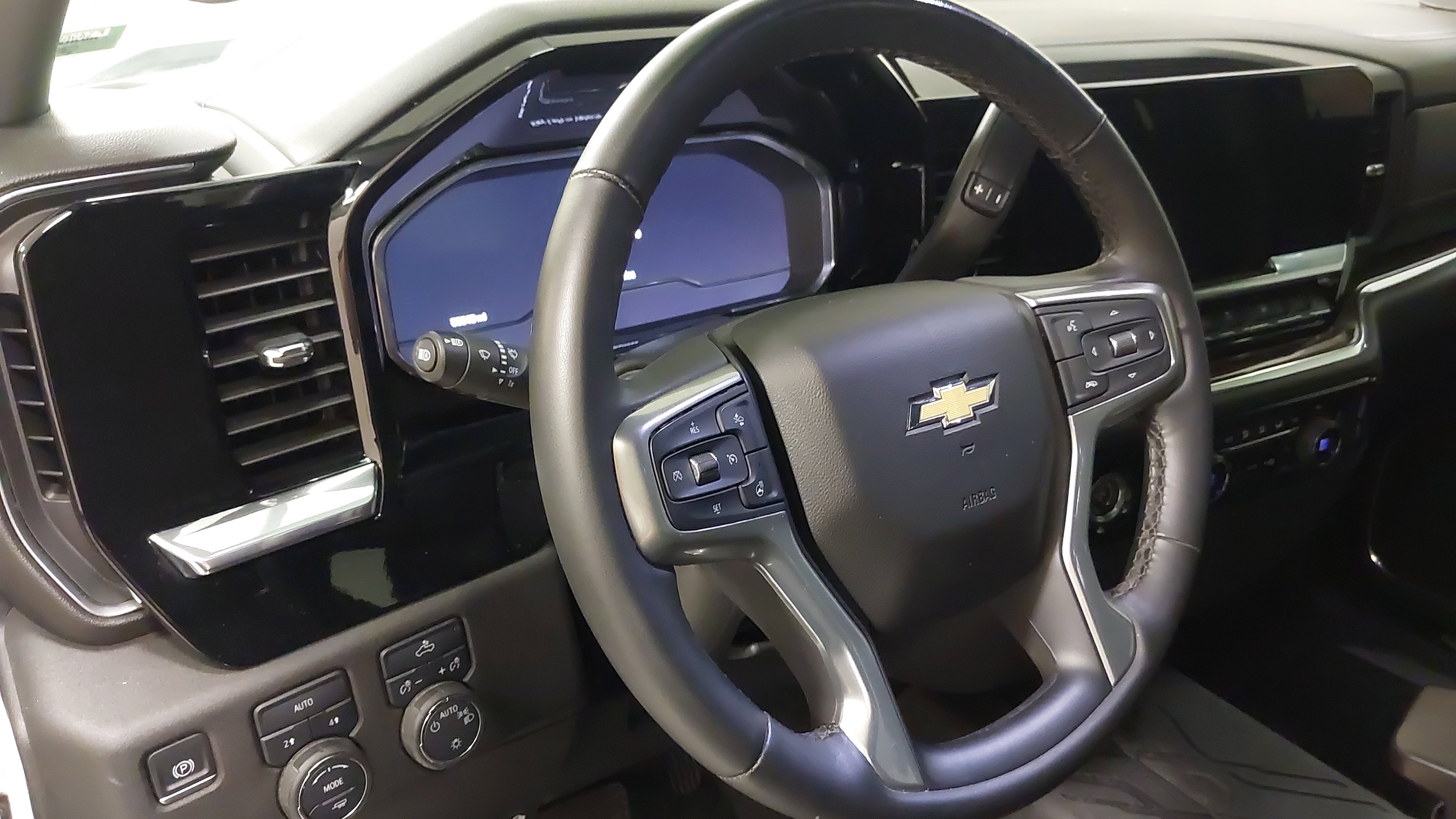 Used 2024 Chevrolet Silverado 1500 LT w/ Protection Package AWD/4WD image 17