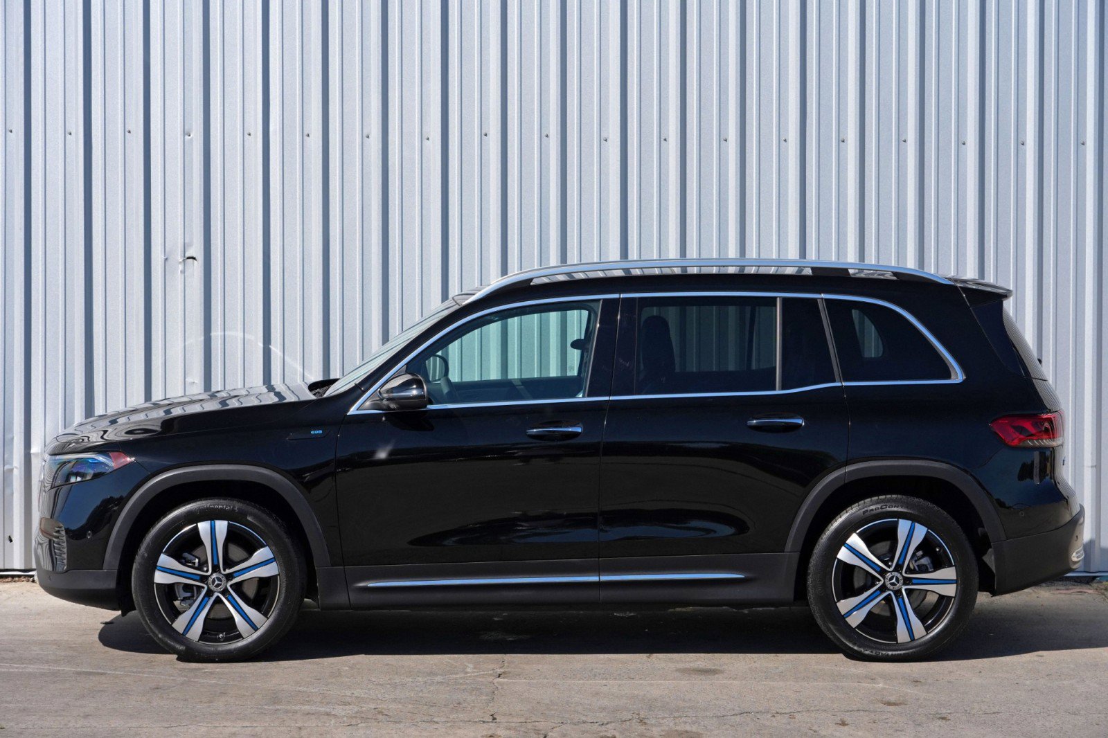 Used 2022 Mercedes-Benz EQB 350 4MATIC w/ Pinnacle Package image 47