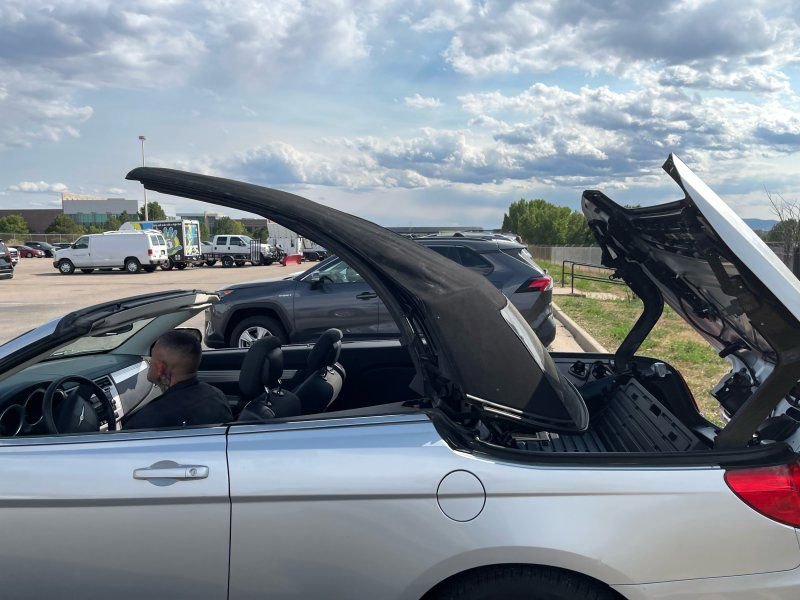 Used 2010 Chrysler Sebring Touring image 3