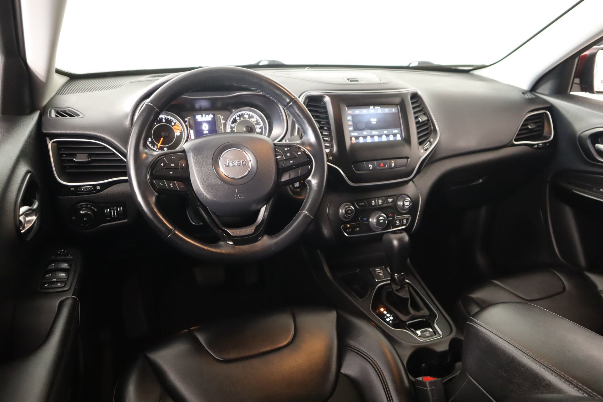 Used 2021 Jeep Cherokee Latitude Plus image 2