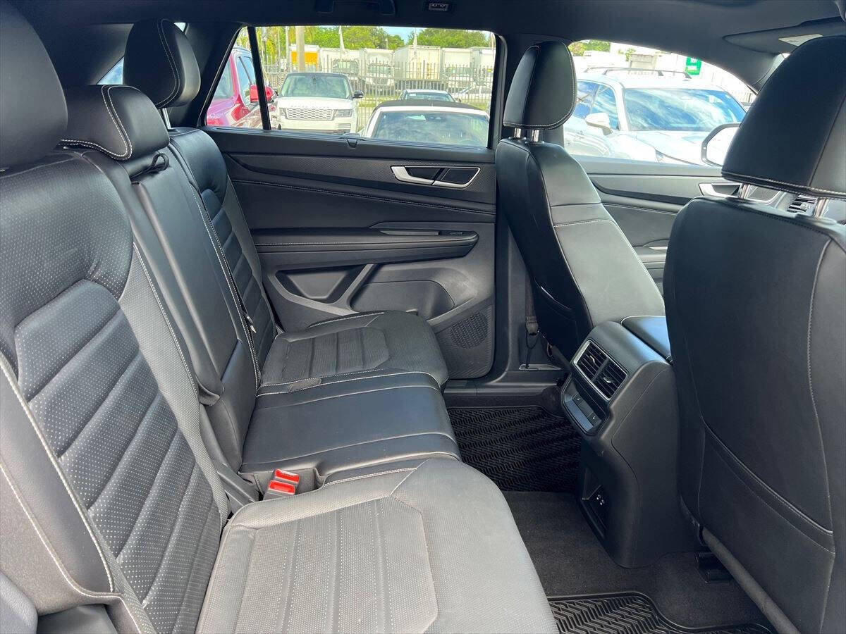 Used 2024 Volkswagen Atlas Cross Sport SEL R-Line image 8
