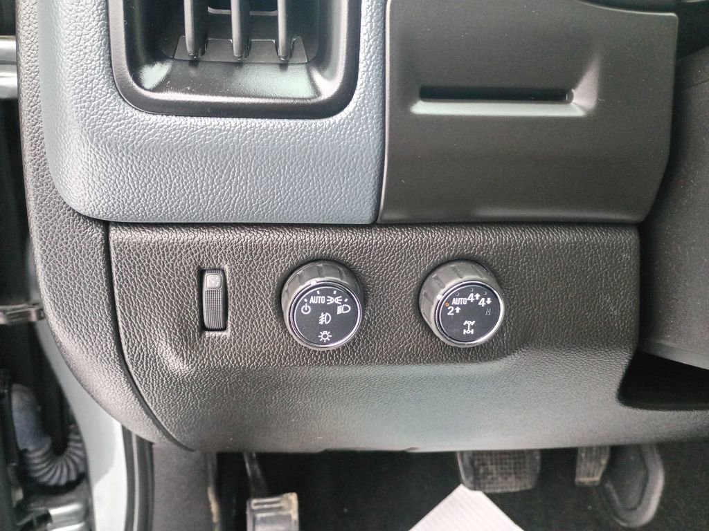 Used 2018 Chevrolet Colorado Z71 w/ LPO, Premium Interior Package image 32