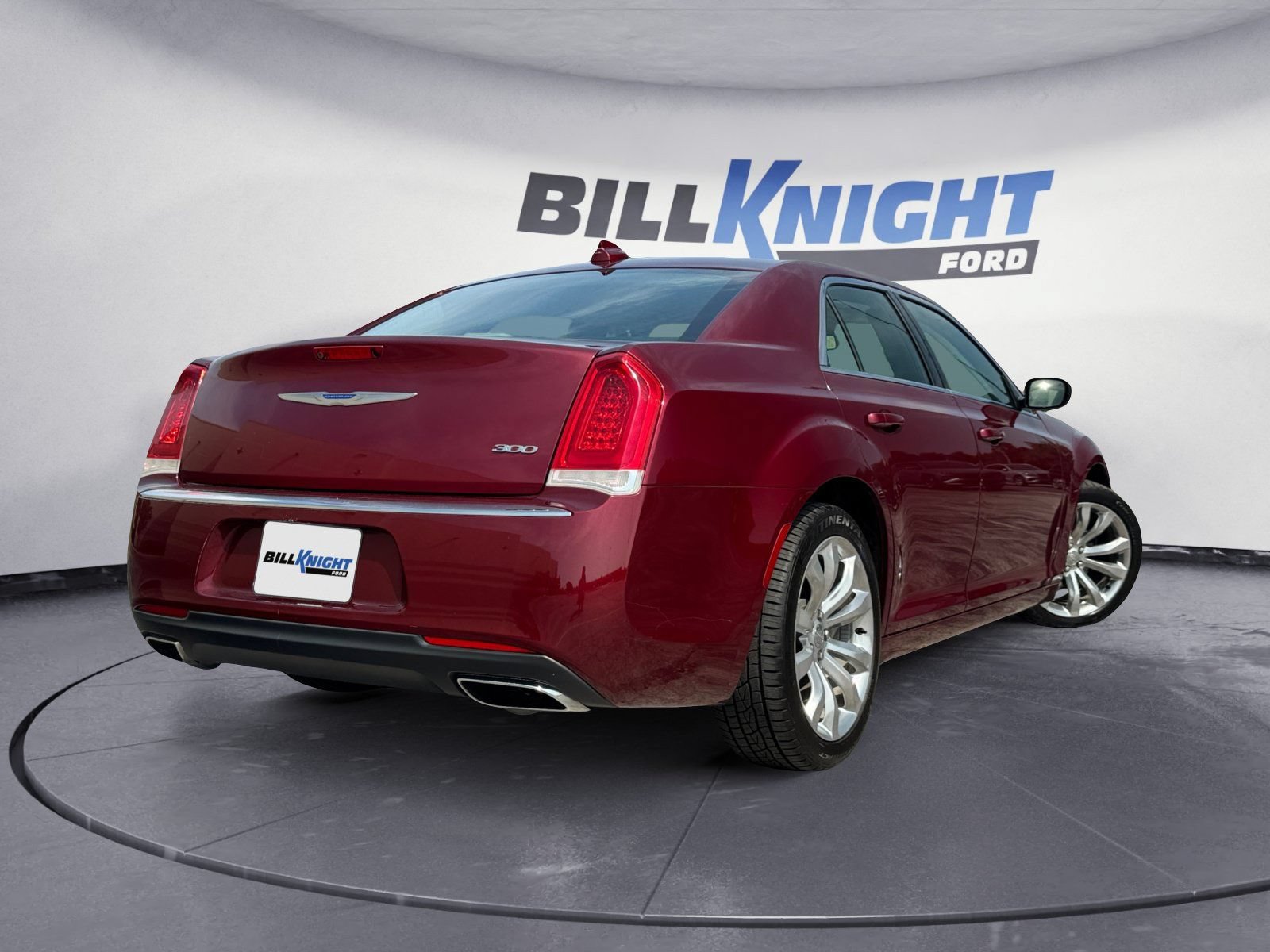 Used 2018 Chrysler 300 Touring L RWD image 5