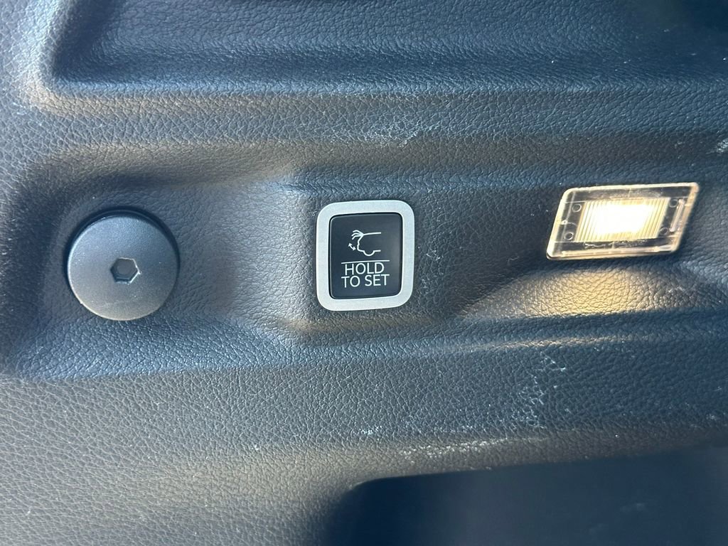 Used 2024 Jeep Grand Cherokee L Laredo AWD/4WD image 27
