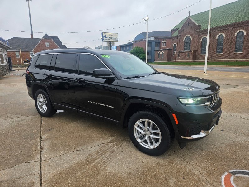 Used 2022 Jeep Grand Cherokee L Laredo w/ Luxury Tech Group I AWD/4WD image 4