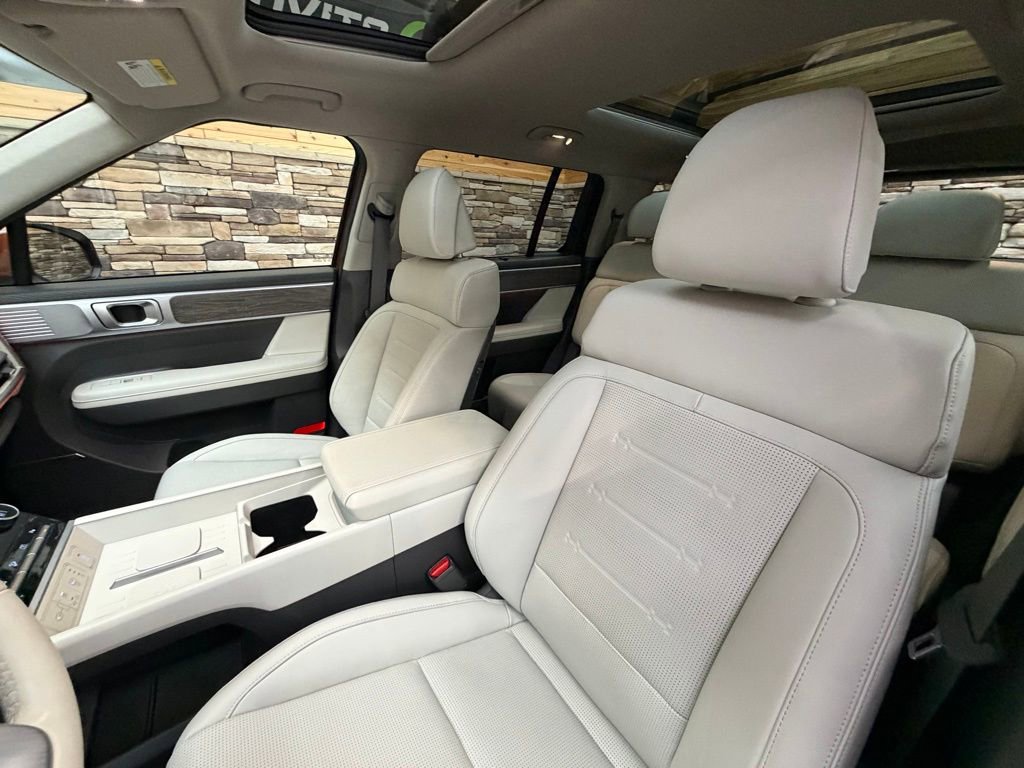 Certified 2025 Hyundai Santa Fe Limited image 12