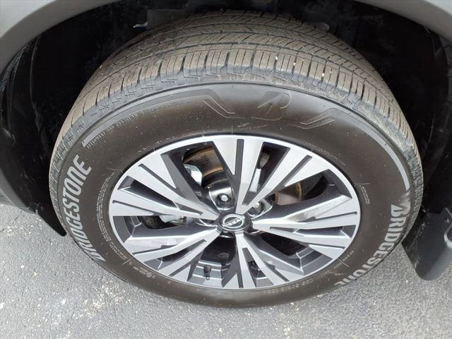 Certified 2023 Nissan Rogue SV image 9