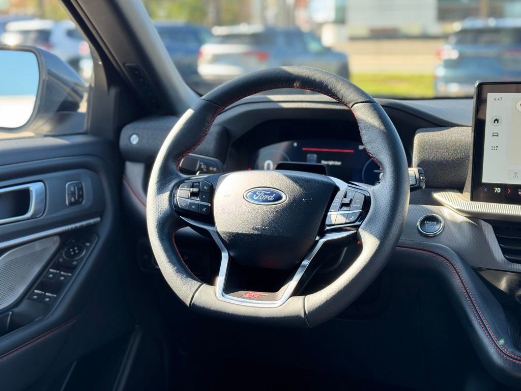 Used 2025 Ford Explorer ST AWD/4WD image 14