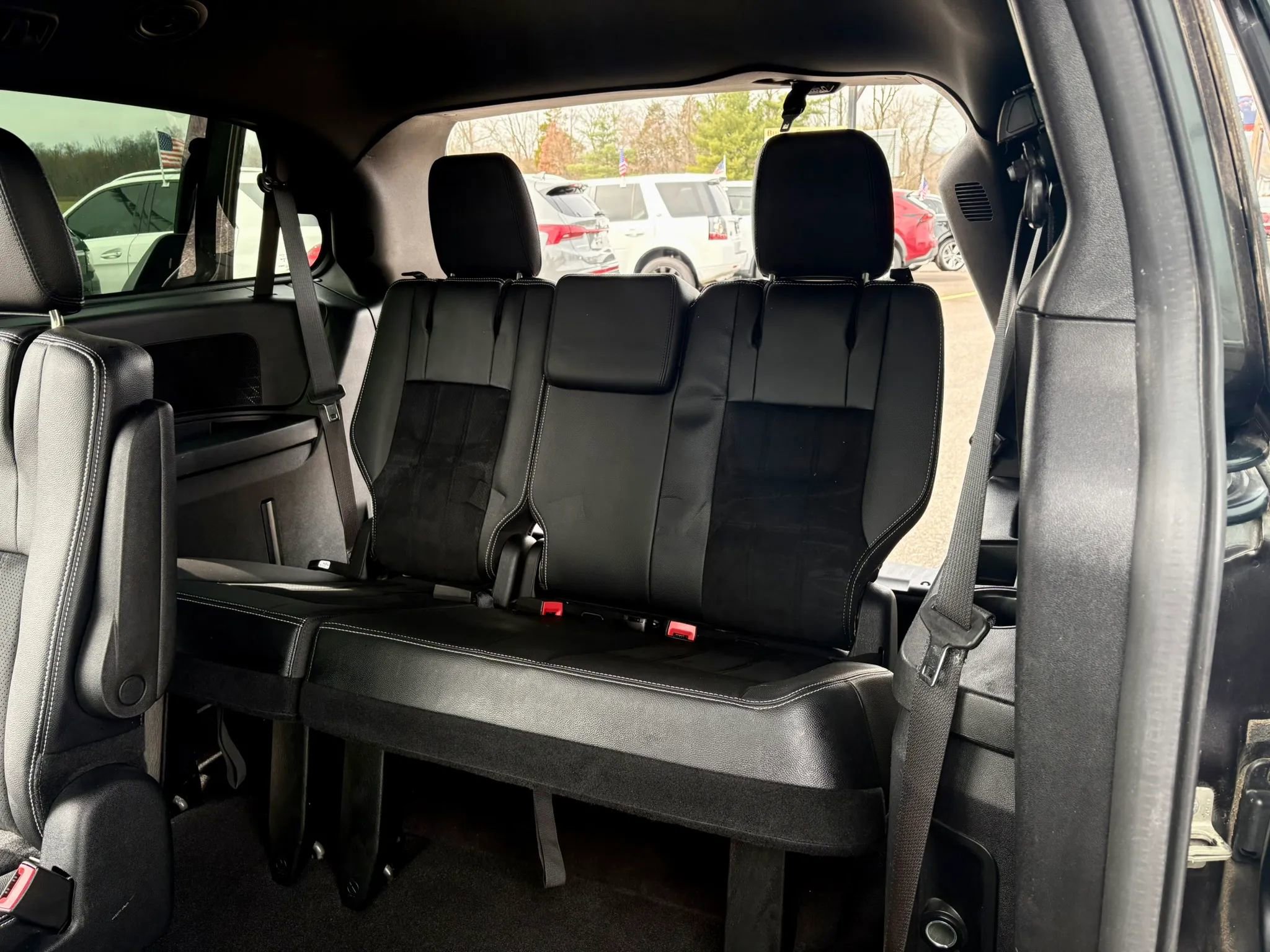 Used 2018 Dodge Grand Caravan SXT w/ Blacktop Package FWD image 20