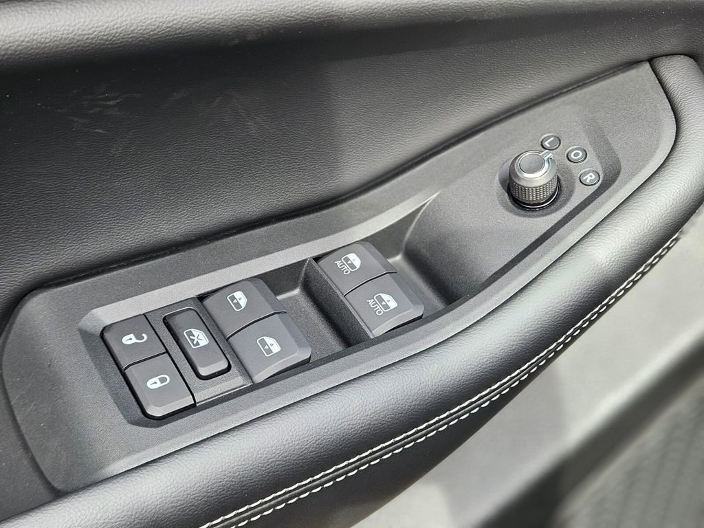 New 2025 Jeep Grand Cherokee Laredo X w/ Luxury Tech Group I image 17