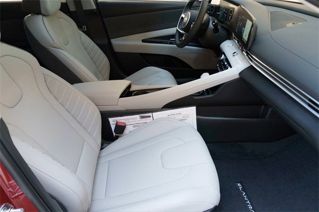 Certified 2025 Hyundai Elantra Limited image 27