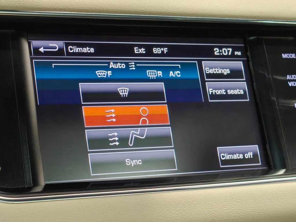 Used 2015 Land Rover Range Rover Sport HSE AWD/4WD image 39
