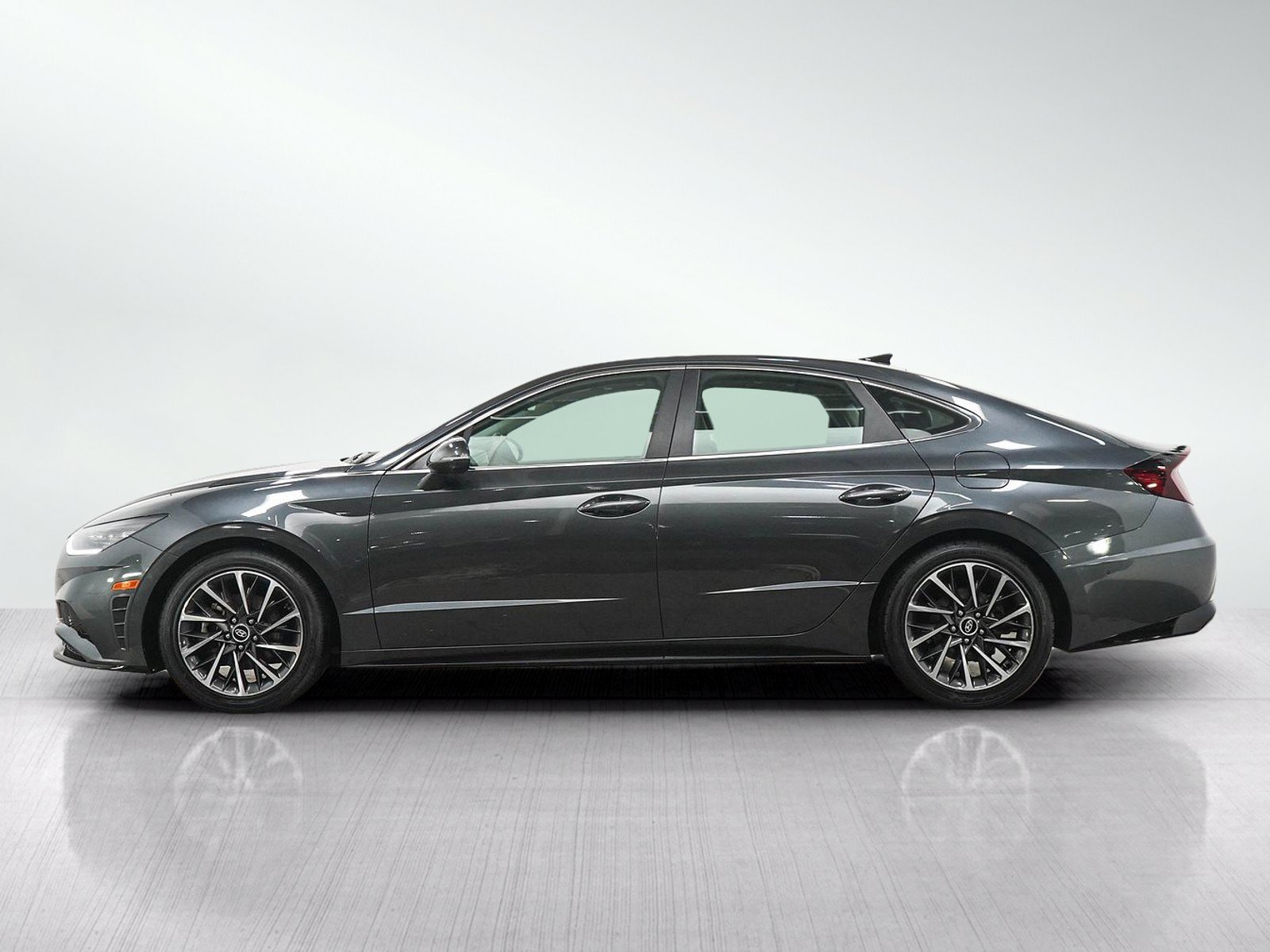 Used 2022 Hyundai Sonata Limited FWD image 2