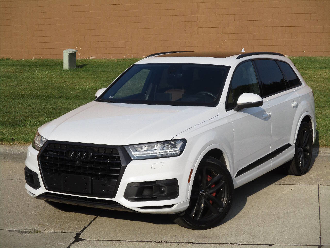 Used 2017 Audi Q7 3.0T Prestige w/ Prestige Package image 4
