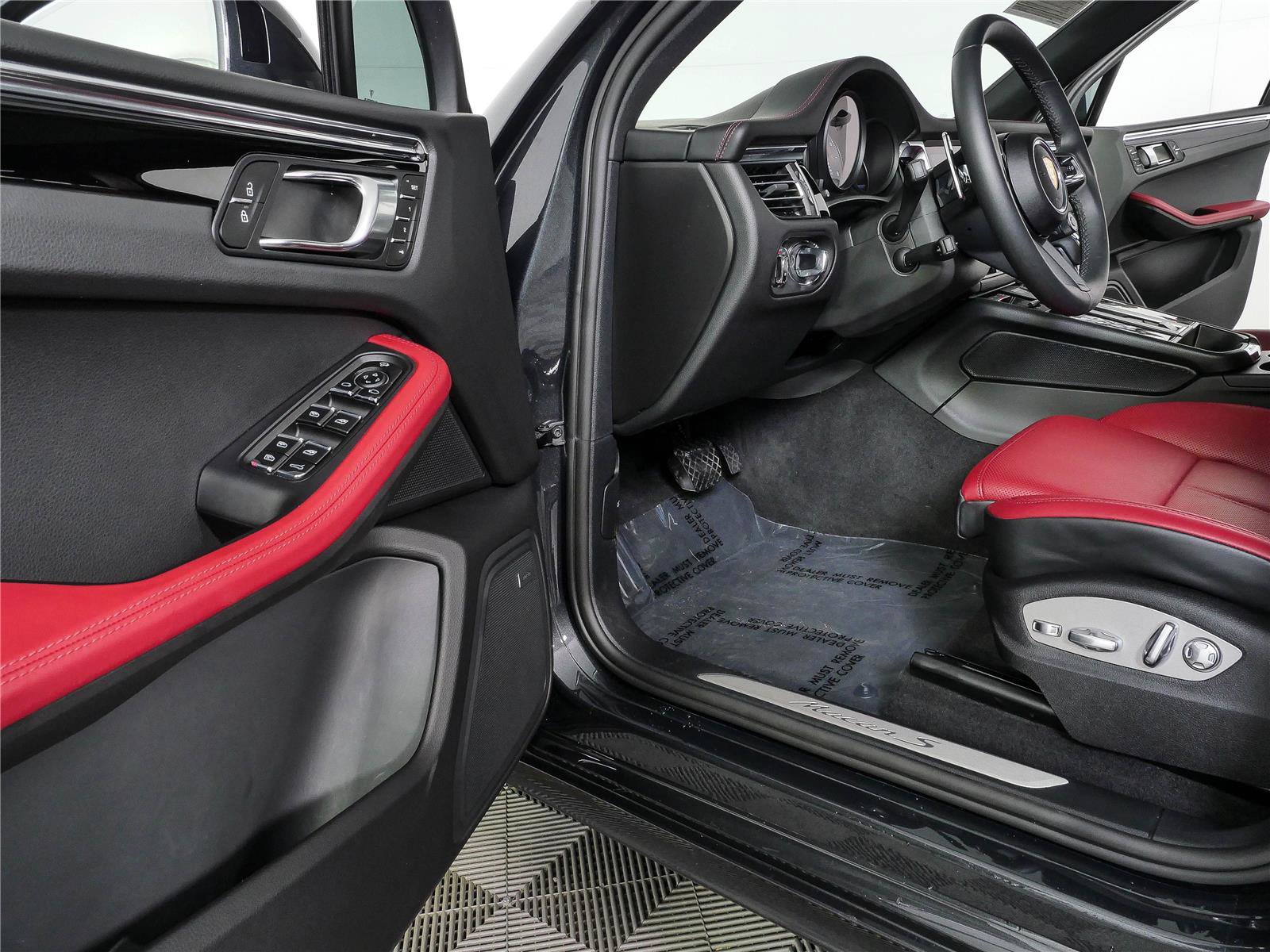Used 2025 Porsche Macan S AWD/4WD image 8