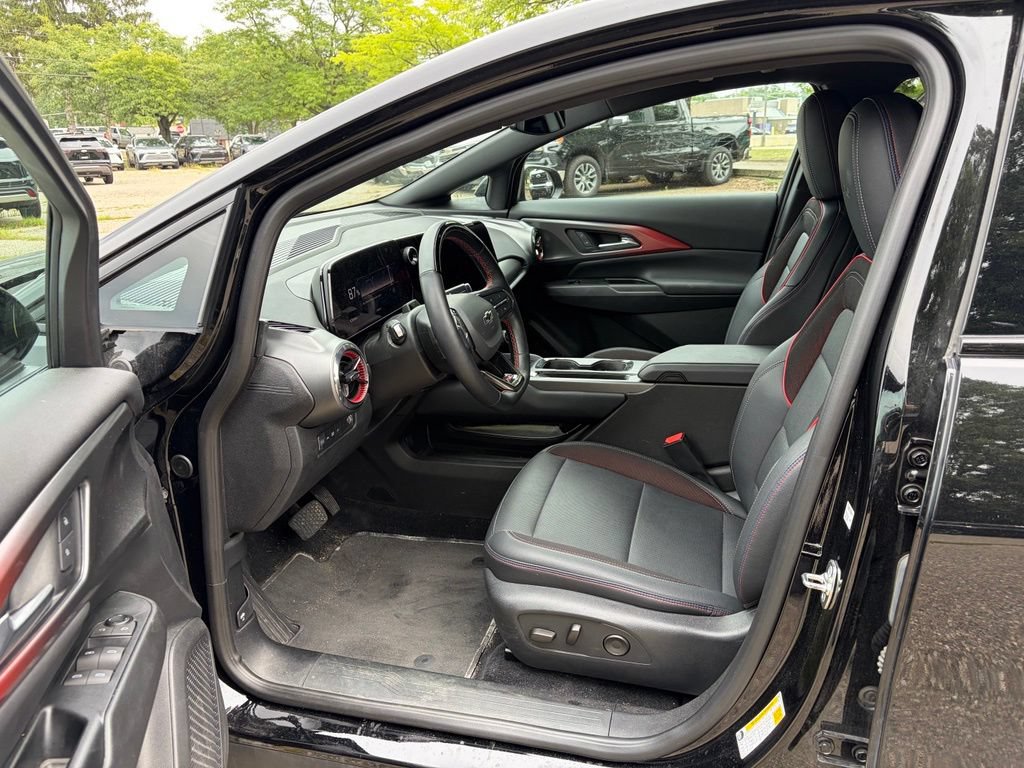 Used 2024 Chevrolet Equinox EV RS FWD image 11