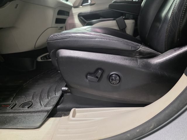 Used 2018 Chrysler Pacifica Touring-L FWD image 14