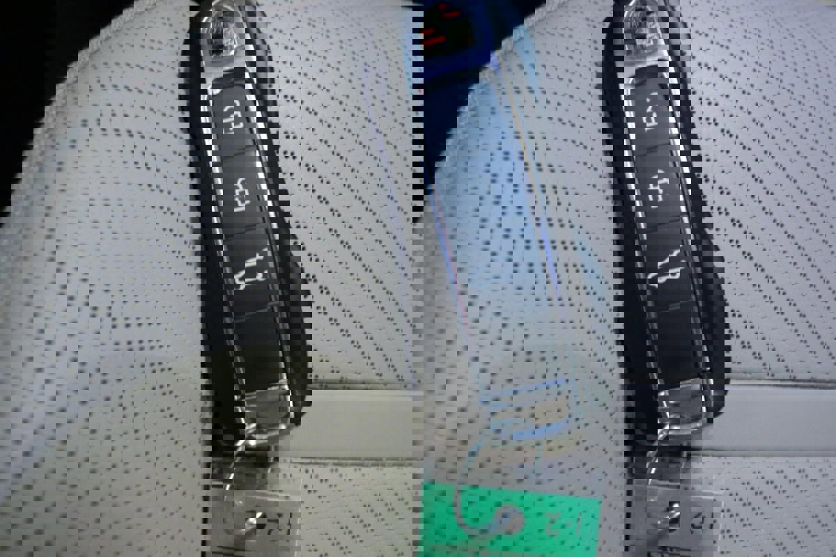 Used 2025 Porsche Cayenne Coupe image 23