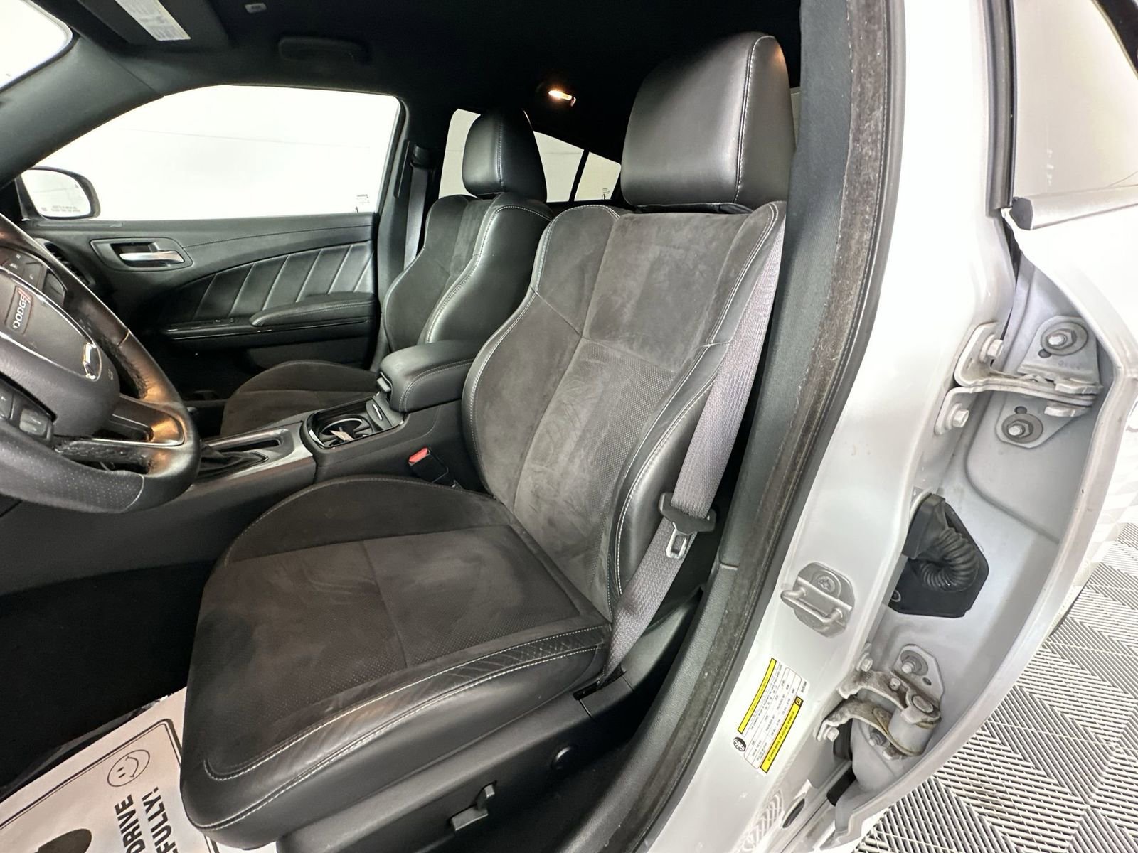 Used 2022 Dodge Charger R/T w/ Plus Group RWD image 11