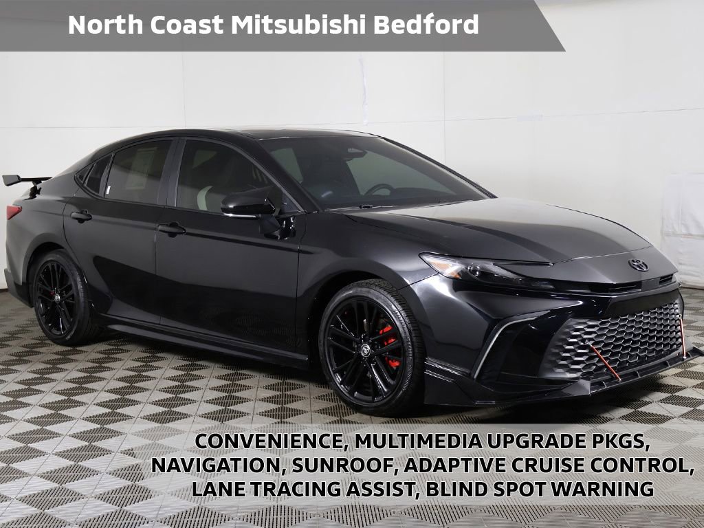 Used 2025 Toyota Camry SE FWD image 1