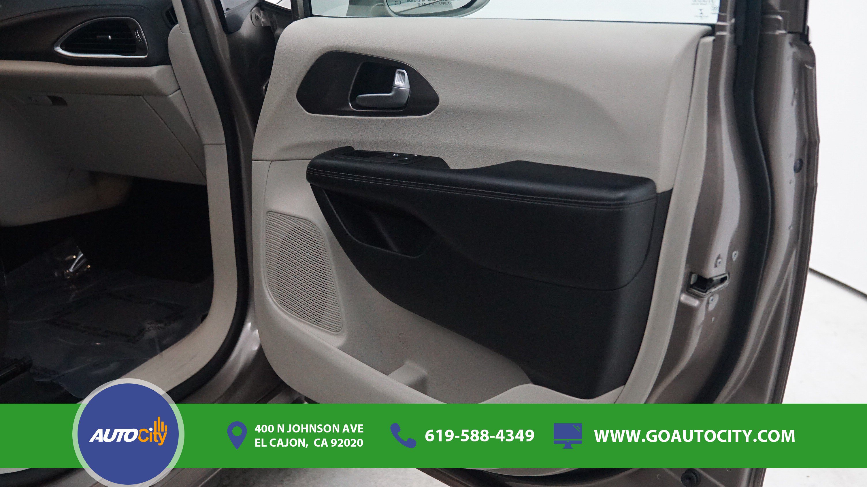 Used 2017 Chrysler Pacifica Limited w/ Advanced Safetytec Group FWD image 17