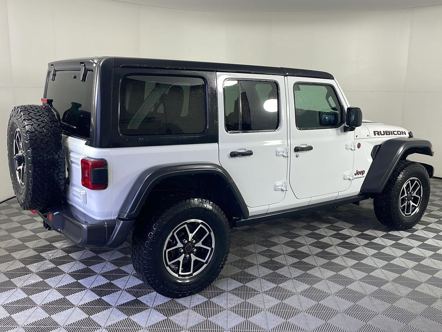 Used 2024 Jeep Wrangler Unlimited Rubicon image 6